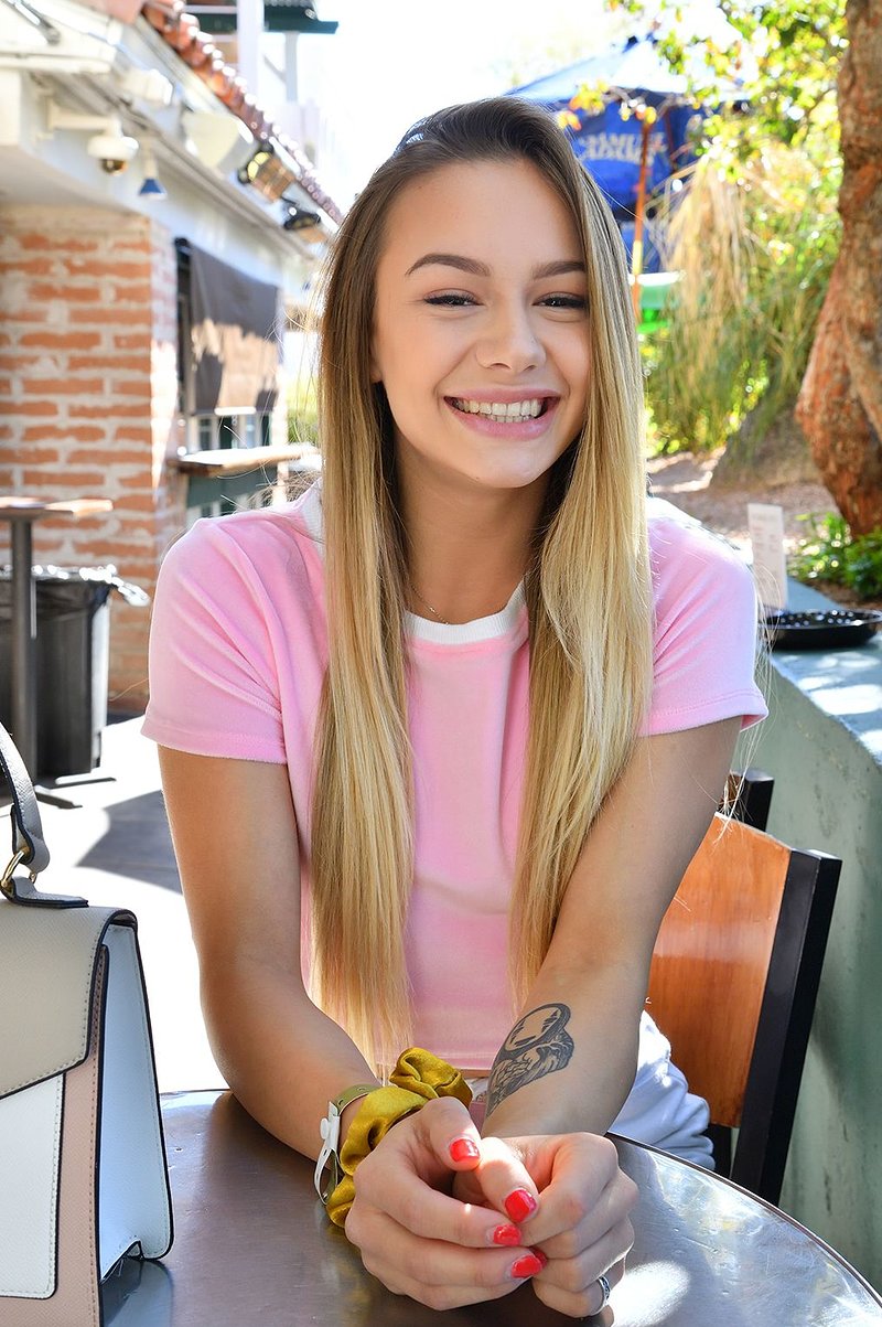 Алина, 25